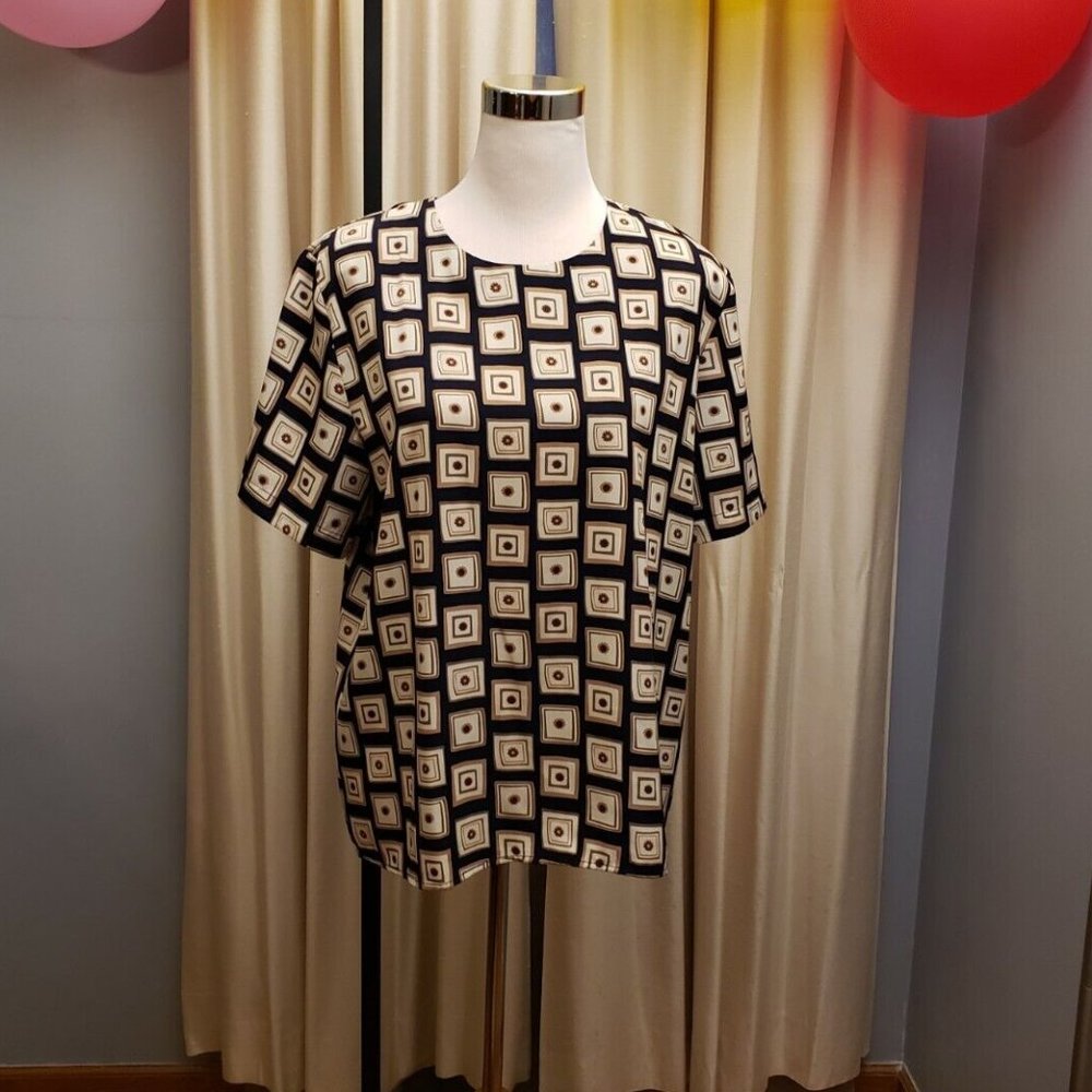 NOTATIONS Size L Short Sleeve Back Keyhole Closure Geometric Print Blouse Top